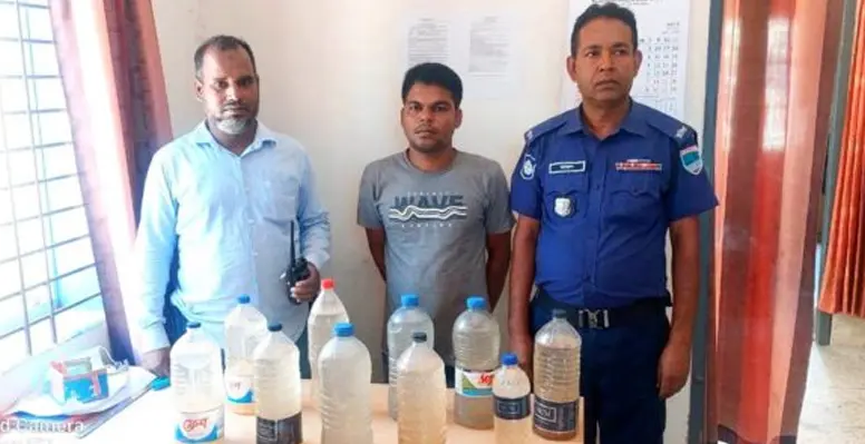 কুষ্টিয়ায় দেশীয় বাংলা মদ সহ মাদক ব্যবসায়ী গ্রেফতার