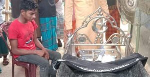 মিরপুরে বাবার মরদেহ দাফন করেই পরীক্ষায় অংশ নিয়েছে সিয়াম