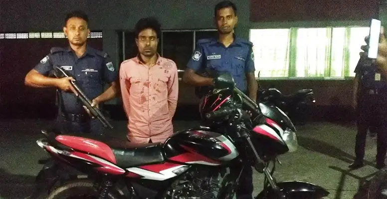 দৌলতপুরে চোরাই মোটরসাইকেল সহ আটক ১