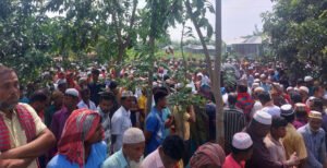 দৌলতপুরে প্রতিপক্ষের আগুনে দুজনের মৃত্যু, মরদেহ নিয়ে মিছিল