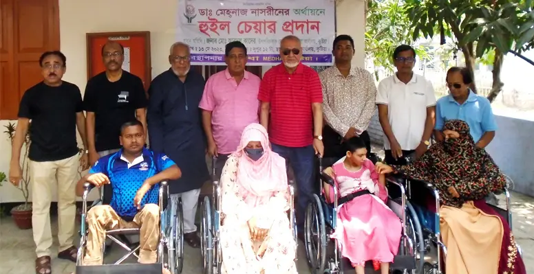 কুষ্টিয়ায় মেধা’র ব্যবস্থাপনায় হুইলচেয়ার ও বাইসাইকেল বিতরণ