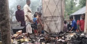 কুষ্টিয়ার স্বস্তিপুরে বসত বাড়ি আগুনে পুড়ে ছাই