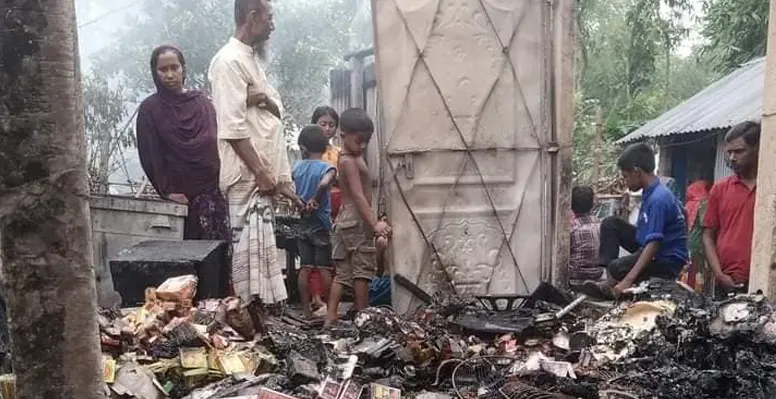 কুষ্টিয়ার স্বস্তিপুরে বসত বাড়ি আগুনে পুড়ে ছাই কুষ্টিয়ার স্বস্তিপুরে বসত বাড়ি আগুনে পুড়ে ছাই