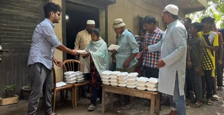 আলহাজ্ব ওয়ালিউল বারী চৌধুরী কল্যাণ ট্রাষ্টের দুপুরের খাবার বিতরণ 6 আলহাজ্ব ওয়ালিউল বারী চৌধুরী কল্যাণ ট্রাষ্টের দুপুরের খাবার বিতরণ আলহাজ্ব ওয়ালিউল বারী চৌধুরী কল্যাণ ট্রাষ্টের দুপুরের খাবার বিতরণ
