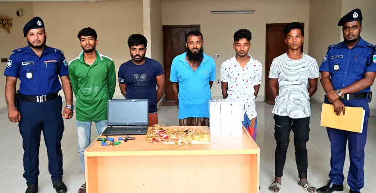 কুষ্টিয়ায় সংঘবদ্ধ হত্যাকারী এবং ডাকাত চক্রের ৫ সক্রিয় সদস্য গ্রেফতার