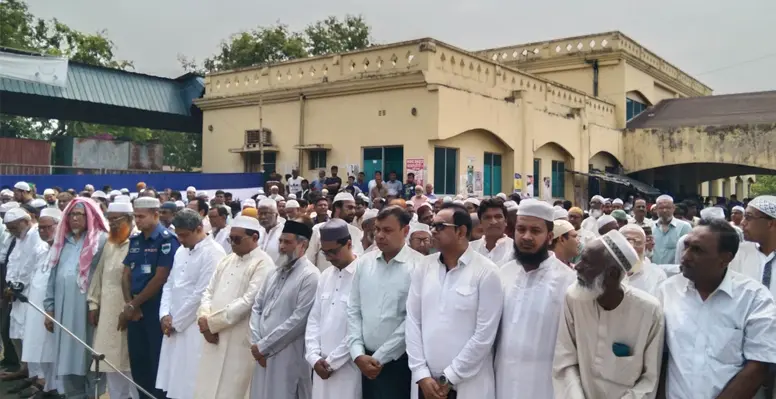 কুষ্টিয়া জেলা আইনজীবী সমিতির সাবেক সভাপতি সিরাজ উল ইসলামের দাফন সম্পন্ন