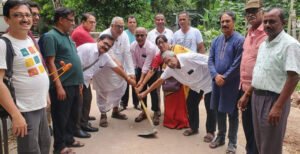 কাঙ্গাল হরিনাথ মজুমদার বাস্তভিটার সড়কের কাজ উদ্বোধন