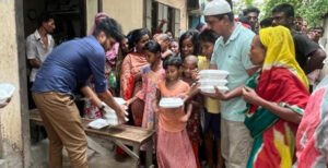 কুষ্টিয়ায় আলহাজ্ব ওয়ালিউল বারী চৌধুরী কল্যাণ ট্রাষ্টের দুপুরের খাবার বিতরণ