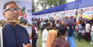 কুষ্টিয়া সরকারি কলেজে ফল উৎসব অনুষ্ঠিত