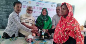 মিরপুরে দরিদ্র মহিলাদের মাঝে সেলাই মেশিন বিতরণ
