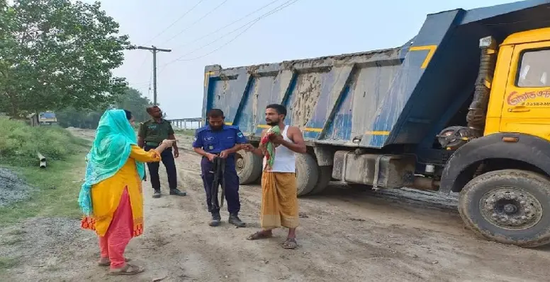 ভেড়ামারায় মাটি কাটার দায়ে ৩ জনের কারাদণ্ড 1 ভেড়ামারায় মাটি কাটার দায়ে ৩ জনের কারাদণ্ড ভেড়ামারায় মাটি কাটার দায়ে ৩ জনের কারাদণ্ড