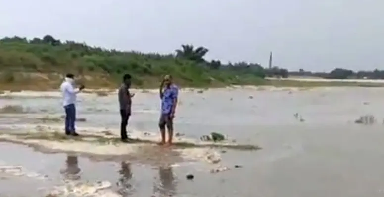খোকসায় গড়াই নদীতে অর্ধগলিত অজ্ঞাত ব্যক্তির মরদেহ উদ্ধার খোকসায় গড়াই নদীতে অর্ধগলিত অজ্ঞাত ব্যক্তির মরদেহ উদ্ধার