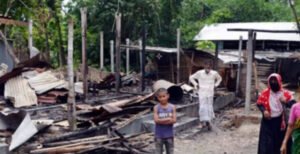 খোকসায় রান্নার খড়ি থেকে আগুনে তিন সহোদর কৃষকের ৪টি ঘর পুড়ে ছাই