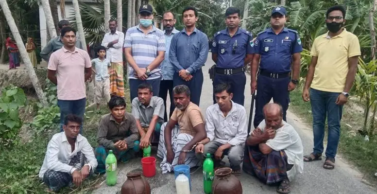 কুমারখালীতে তালের রস পঁচিয়ে তারি বিক্রির দায়ে ৬ জন কে কারাদণ্ড
