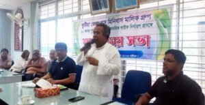 সরকার সিদ্ধান্ত থেকে ফিরে না আসলে কঠোর আন্দোলনে যেতে বাধ্য হবো : পরিবহন নেতৃবৃন্দ