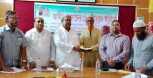 দৌলতপুরে অসহায় রোগীদের মাঝে আর্থিক অনুদানের চেক প্রদান