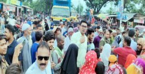 ভেড়ামারায় নদীভাঙন রোধে দ্রুত ব্যবস্থা নেওয়ার দাবিতে মহাসড়ক অবরোধ