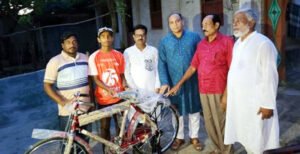 রামকৃষ্ণপুর ইউনিয়নে বাইসাইকেল ও মসজিদে অনুদান দিলেন মোফাজ্জেল হক