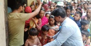কুষ্টিয়ায় আলহাজ্ব ওয়ালিউল বারী চৌধুরী কল্যাণ ট্রাষ্টের দুপুরের খাবার বিতরণ