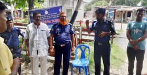 চলন্ত ট্রেনে পাথর নিক্ষেপ রোধে দবির মোল্লার রেলগেটে বিট পুলিশিং সমাবেশ