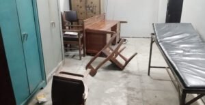 মধ্যরাতে ইসলামী বিশ্ববিদ্যালয়ের চিকিৎসা কেন্দ্রে ভাংচুর