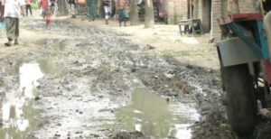 দৌলতপুরে সড়কের কাজ ফেলে পালিয়েছে ঠিকাদার, দুর্ভোগে কয়েক গ্রামের মানুষ