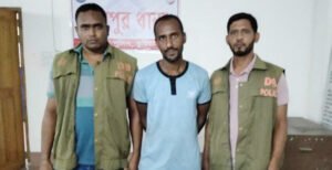 মিরপুরে স্কুলের শিক্ষার্থীদের পুঁজি করে মাদক ব্যবসা- অবশেষে ডিবির জালে আটক