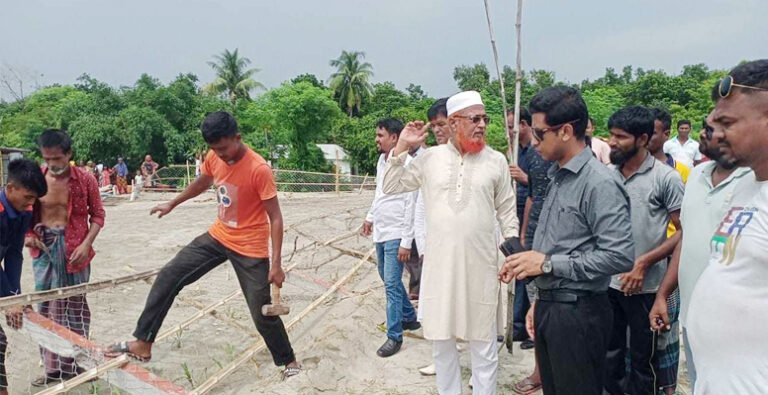 গড়াই নদীপাড়ের অবৈধ স্থাপনাদি গুড়িয়ে দিলেন উপজেলা প্রসাশন