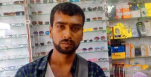 মিরপুরে দোকানে ঘুরে ঘুরে বিকাশের নাম্বার সংগ্রহকালে প্রতারক আজাদ আটক