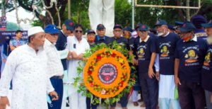 কুষ্টিয়া জেলা মুক্তিযোদ্ধা সংগঠনিক কমান্ডের বঙ্গবন্ধুর ভাস্কর্যে পুষ্পস্তবক অর্পণ