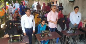 কুষ্টিয়ায় বসুন্ধরা গ্রুপের সেলাই মেশিন পেলেন অসচ্ছল নারীরা