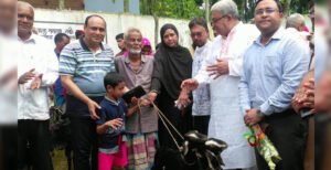 দৌলতপুরে প্রতিবন্ধী ও অটিজম ছাত্র ছাত্রীদের মাঝে ছাগল বিতরণ