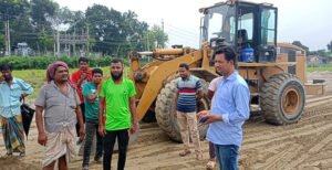 কুষ্টিয়ায় সরকারি নিয়ম অমান্য করে কৃষি জমি বালু দিয়ে ভড়াট বন্ধ করলেন এসিল্যান্ড