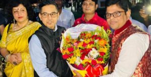 ভারতীয় হাই কমিশনার প্রণয় ভার্মাকে হাসিবুর রহমান রিজুর ফুলের শুভেচ্ছা