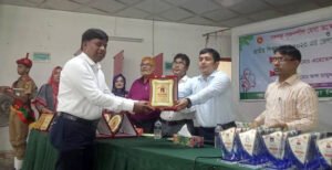 কুষ্টিয়া জেলার শ্রেষ্ঠ কলেজ প্রধান অধ্যক্ষ ছাদিকুজ্জামান খাঁন সুমন'কে সনদপত্র ও সম্মাননা প্রদান