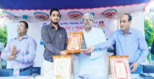 দৌলতপুরে আলোচনা সভা ও পুরস্কার বিতরণের মধ্যদিয়ে শেষ হলো স্থানীয় সরকার দিবস উন্নয়ন মেলা