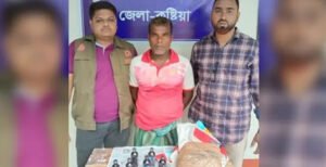 কুষ্টিয়ায় ফেন্সিডিল ও গাঁজাসহ শীর্ষ মাদক ব্যবসায়ী রতন আটক