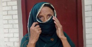 মিরপুরে স্ত্রীর স্বীকৃতির দাবিতে প্রেমিকের বাড়িতে অনশন