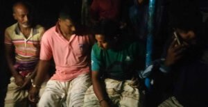 কুমারখালীতে ৪ জেলেকে জরিমানা, জাল পুড়িয়ে বিনষ্ট