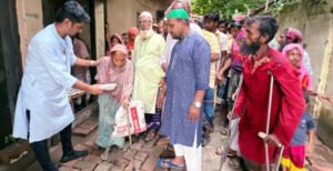 কুষ্টিয়ায় আলহাজ্ব ওয়ালিউল বারী চৌধুরী কল্যাণ ট্রাষ্টের দুপুরের খাবার বিতরণ