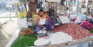 কুষ্টিয়ায় সরকারের বেঁধে দেওয়া দাম মানছেন না বিক্রেতারা