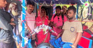 দৌলতপুরে প্রতিবন্ধী রিপনের মুখে হাসি ফুটালেন প্রকৌশলী মোহাম্মদ মনিরুল ইসলাম