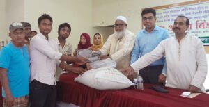 ভেড়ামারায় চাষীদের মাঝে বিনামূল্যে রবি মৌসুমের বীজ ও সার বিতরণ