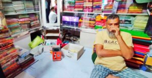 কুমারখালী বাজারে সাটার ভেঙ্গে দুই দোকানে চুরির অভিযোগ