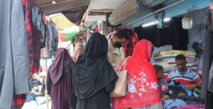 কুষ্টিয়ায় শীতের পেশাকের ক্রেতা শূণ্যতায় ব্যবসায়ীরা