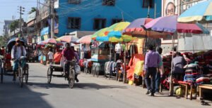কুষ্টিয়ায় ফুটপাত দখল করে রমরমা ব্যবসা - যানজটে অতিষ্ট শহরবাসী