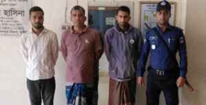 দৌলতপুরে তিন জুয়াড়ি আটক