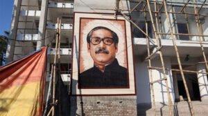 কুষ্টিয়া জেলা পরিষদের নির্মানাধীন ভবনের বাথরুমের পাশ থেকে বঙ্গবন্ধুর মুর‌্যাল অপসারন