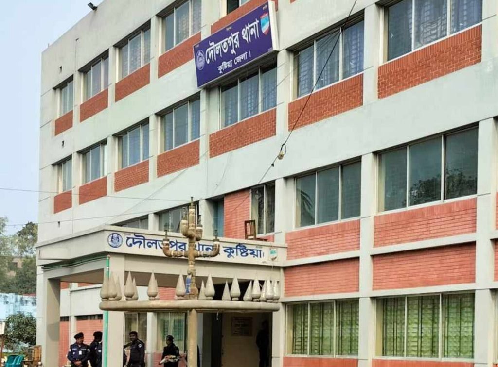 সাংবাদিক সোহাগের ওপর সন্ত্রাসী হামলা দৌলতপুরে কিশোর গ্যাংয়ের সদস্য বিজয় আটক