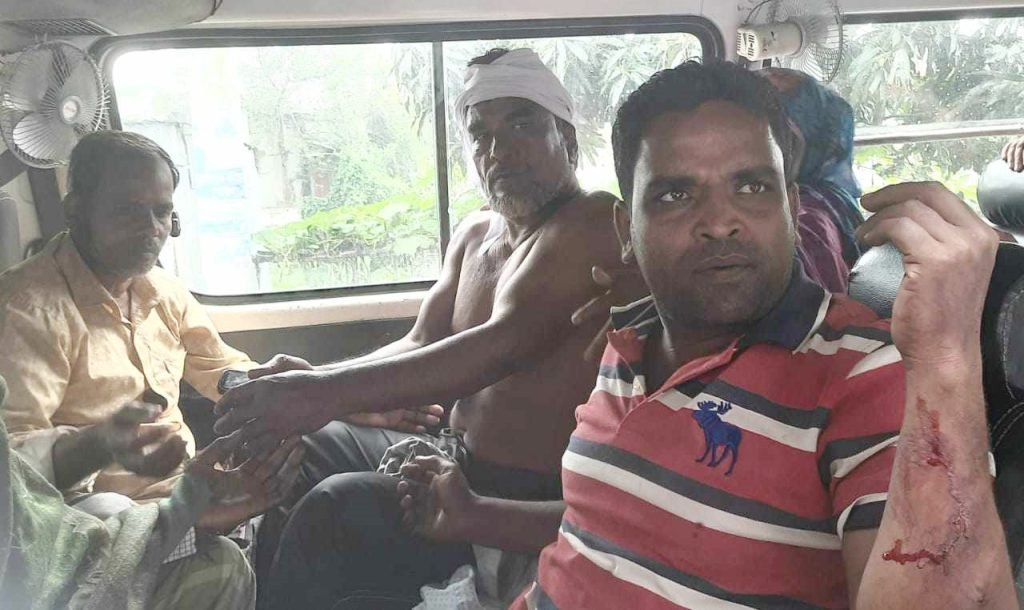 কুমারখালীতে দুই ইউপি সদস্যকে পেটালেন চেয়ারম্যানের গুন্ডা বাহিনী